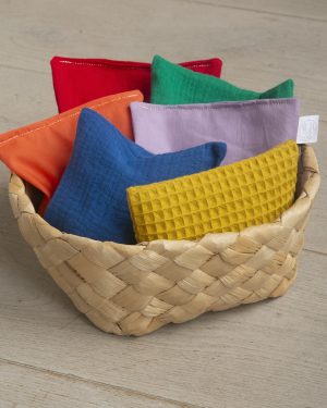 Sensorische-Pittenzakjes-sfeer-regenboog-mand